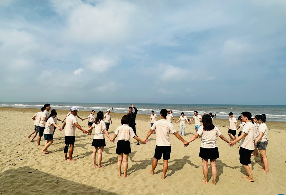 Bãi biển đẹp tựa ‘viên ngọc ẩn’ hoang sơ giữa lòng Thanh Hóa: Sát Sầm Sơn nhưng ít người biết, nước trong xanh đến mê mẩn - ảnh 2