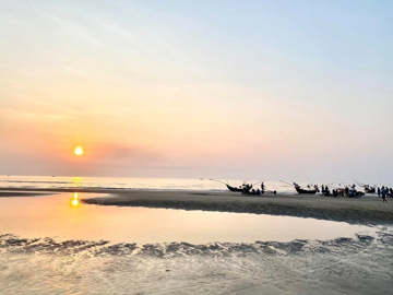 Bãi biển đẹp tựa ‘viên ngọc ẩn’ hoang sơ giữa lòng Thanh Hóa: Sát Sầm Sơn nhưng ít người biết, nước trong xanh đến mê mẩn