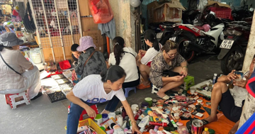 'Hàng hiệu' giá bèo từ chợ đến mạng