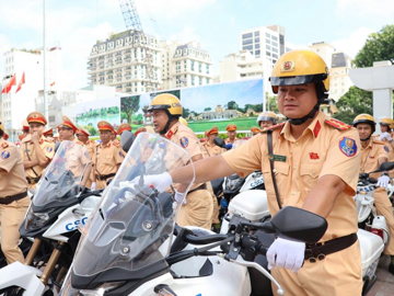 Hôm nay, Thủ đô chính thức tiếp nhận 660 cán bộ, chiến sĩ CSGT cùng gần 100 phương tiện làm nhiệm vụ trọng đại của Tổ quốc