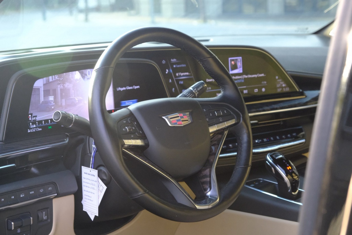 Siêu SUV Mỹ được rao bán tại Việt Nam với giá hơn 10 tỷ đồng: Là 'phòng khách di động' trang bị tân tiến, chung động cơ với VinFast President Siêu SUV Mỹ được rao bán tại Việt Nam với giá hơn 10 tỷ đồng: Là 'phòng khách di động' trang bị tân tiến, chung động cơ với VinFast President