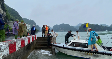 Hải Phòng cấm biển, dừng phà tránh bão số 5