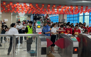 Tin vui cho người ở Hà Nội và nhân dân từ các địa phương đến Thủ đô xem diễu binh