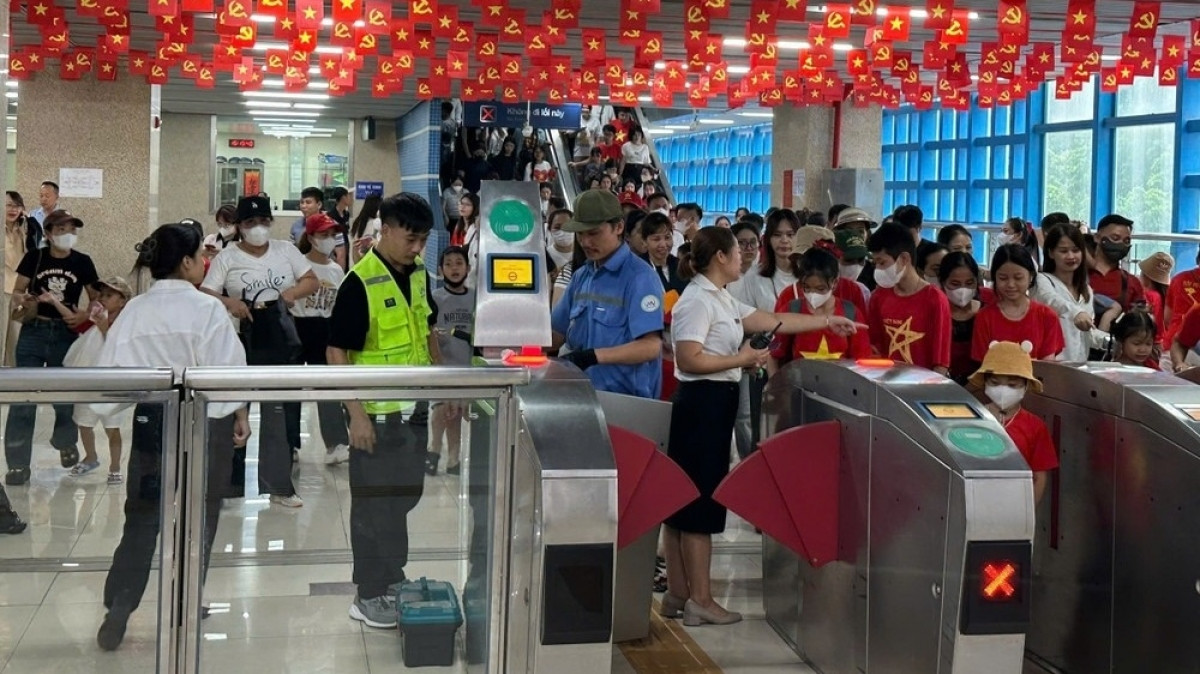 Xe buýt – metro miễn phí 4 ngày: Hà Nội chơi lớn mừng 80 năm Quốc khánh