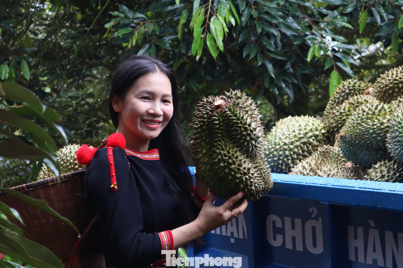 Theo ban tổ chức, mặc dù hơn 60 tấn sầu riêng được đặt mua chỉ là con số nhỏ so với tổng sản lượng xuất khẩu sầu riêng của Đắk Lắk, nhưng phiên livestream mang đến cho khán giả trải nghiệm mua sắm trực tuyến hiện đại, minh bạch và tiện lợi. tp-84.jpg