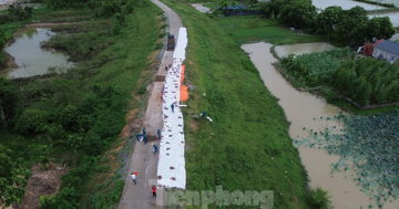 Hà Nội mưa rất to, thành phố gấp rút rà soát đê điều, gia cố những vị trí xung yếu