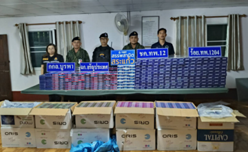 Khám xét ruộng mía gần biên giới, thu giữ khẩn cấp hàng loạt bao tải khả nghi chứa hơn 13.000 bao thuốc lá lậu