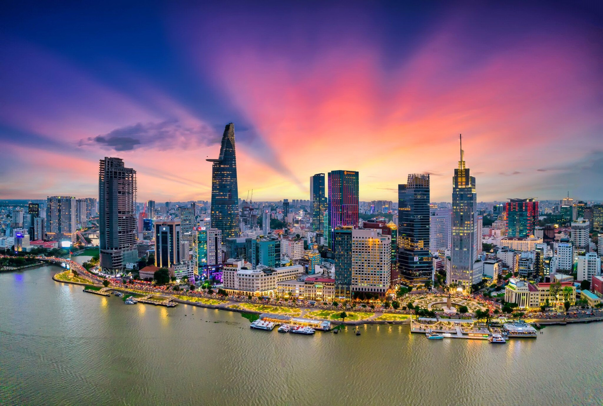 Để bứt phá, Việt Nam cần tiếp tục hoàn thiện thể chế kinh tế thị trường đầy đủ, hiện đại, minh bạch, vận hành trên nền tảng pháp quyền. Ảnh: Huy Thoai/Getty Images. an-image-of-vietnamjpgoptimal-17174831339202133602108.jpg