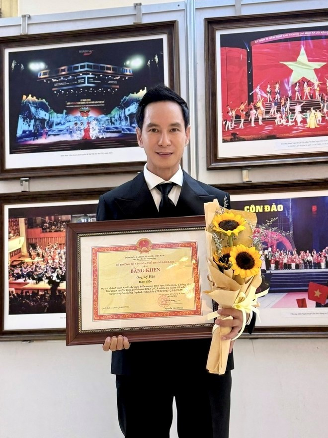 Đạo diễn 'nghìn tỷ' được nhận bằng khen tại Lễ kỷ niệm 80 năm Ngày truyền thống ngành Văn hóa - ảnh 1