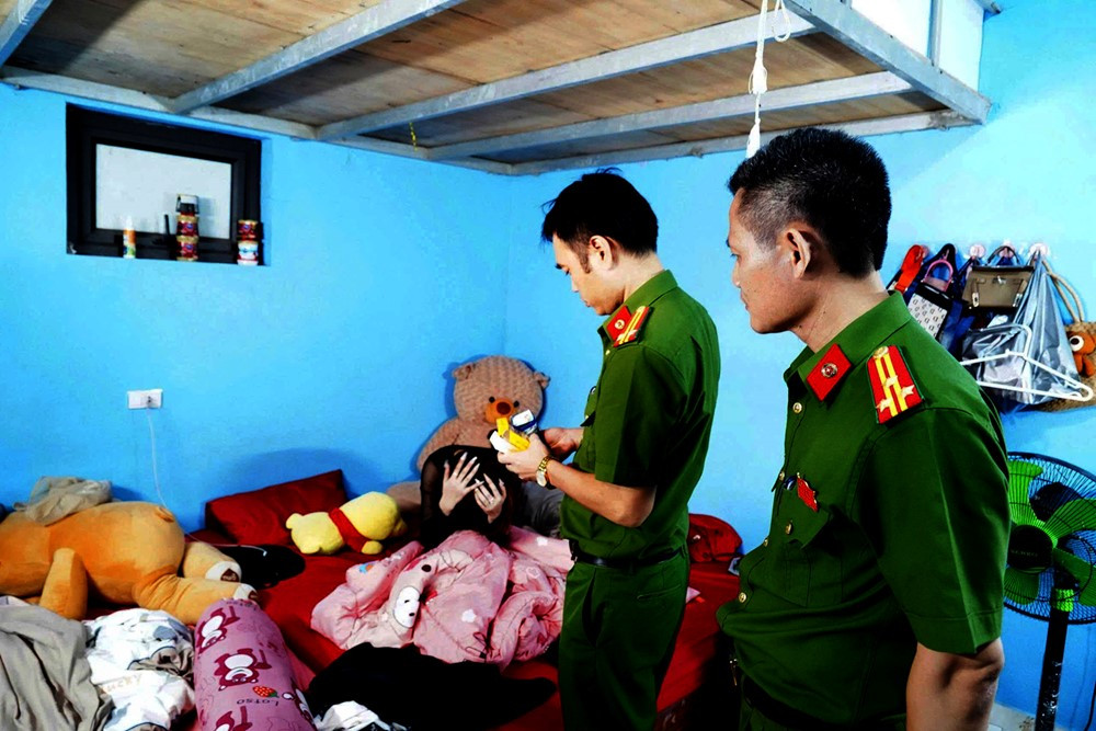 Quán karaoke bí mật xây dãy ký túc xá 'bao nuôi' 38 nhân viên nữ, có người dưới 16 tuổi - ảnh 4