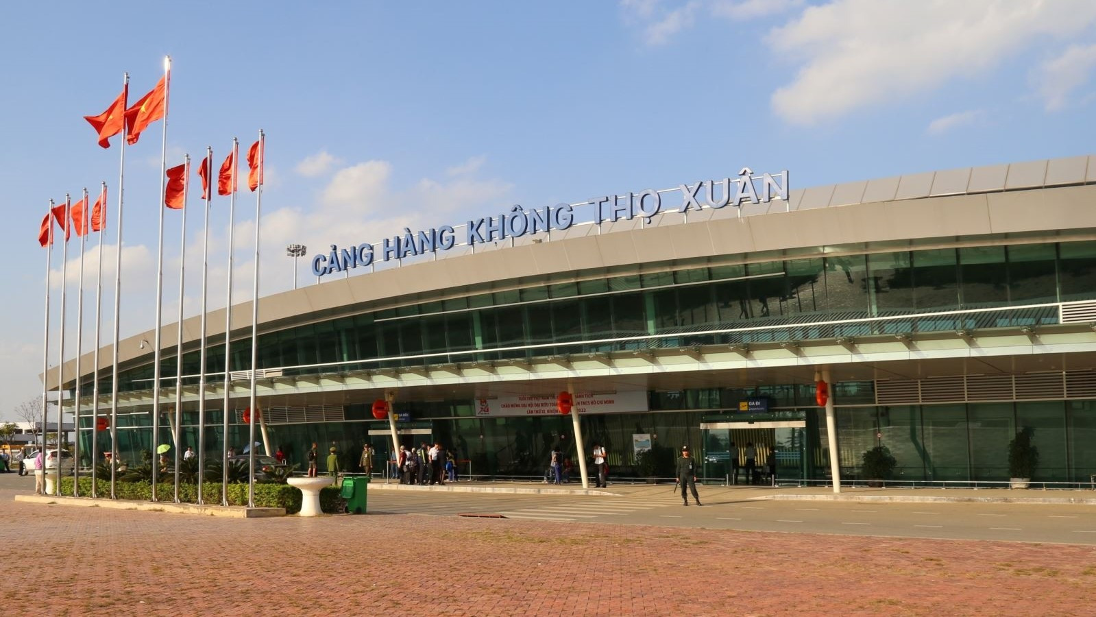 NÓNG: Tạm đóng cửa 2 sân bay khu vực miền Trung Việt Nam- Ảnh 1.