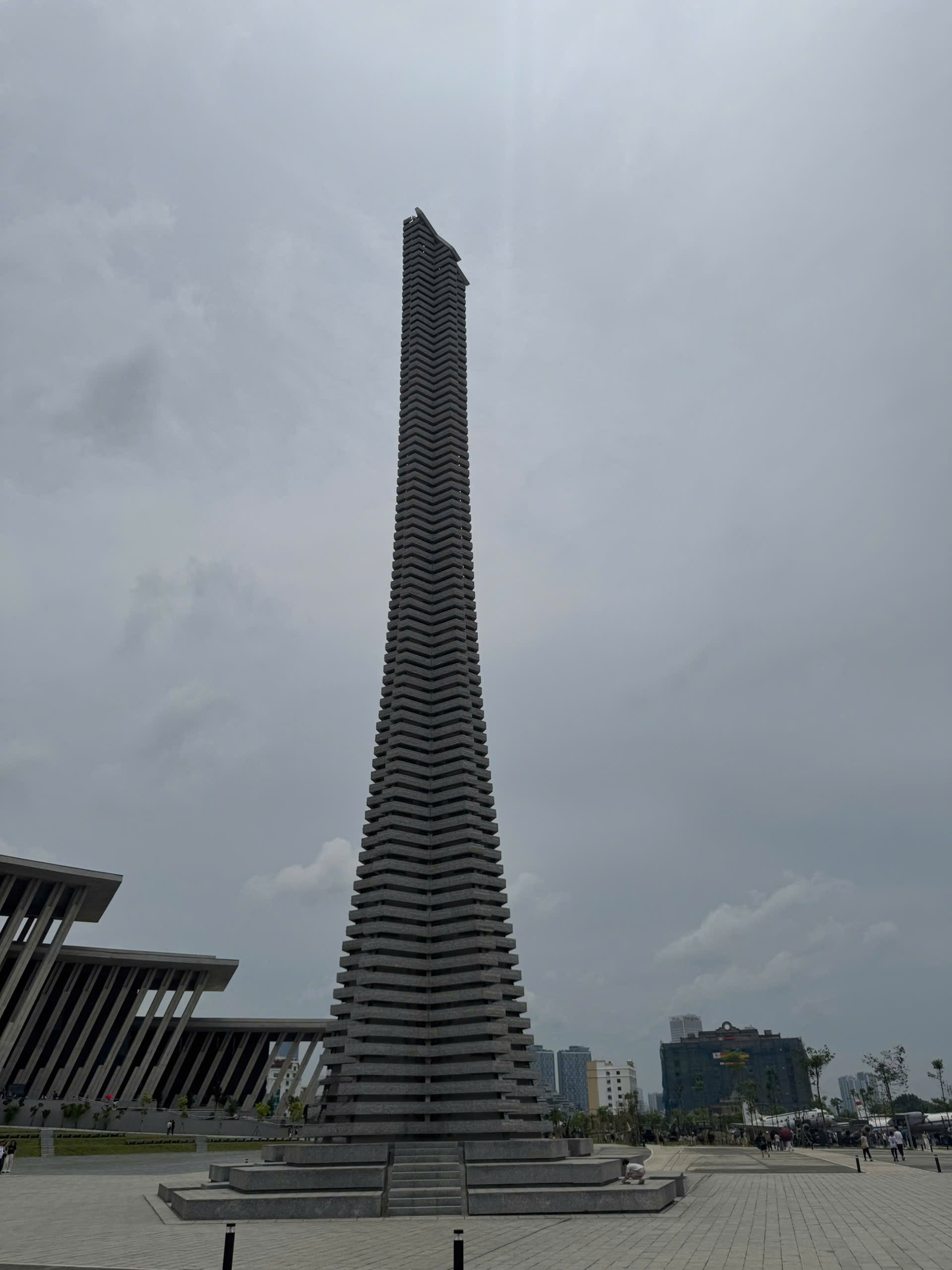 Tháp chọc trời cao 45m sừng sững giữa công trình lịch sử quân sự của Việt Nam: Tinh thần yêu chuộng hòa bình, biểu tượng tự hào dân tộc- Ảnh 1.