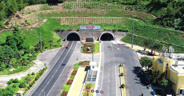 Hầm xuyên núi dài nhất Việt Nam: 20 năm vận hành bền bỉ, giúp rút ngắn thời gian qua con đèo hiểm trở từ 1 giờ xuống 10 phút