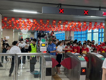 Hôm nay, người dân sử dụng xe buýt, tàu điện tại Hà Nội chú ý!