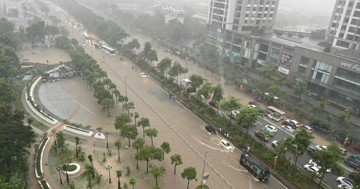 Khu đô thị ‘nhà giàu’ của Thủ đô ngập trong biển nước sau 2 ngày mưa ròng rã: Bất động sản chạm ngưỡng 450 triệu đồng/m2