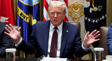 Ông Trump mạnh tay với Fed, tuyên bố sắp có 'lá bài tẩy' để sớm hạ lãi suất