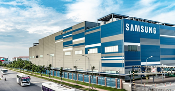 Thủ tướng Phạm Minh Chính vừa ký tặng biển chiếc điện thoại thứ 2 tỷ của Samsung sản xuất tại Việt Nam