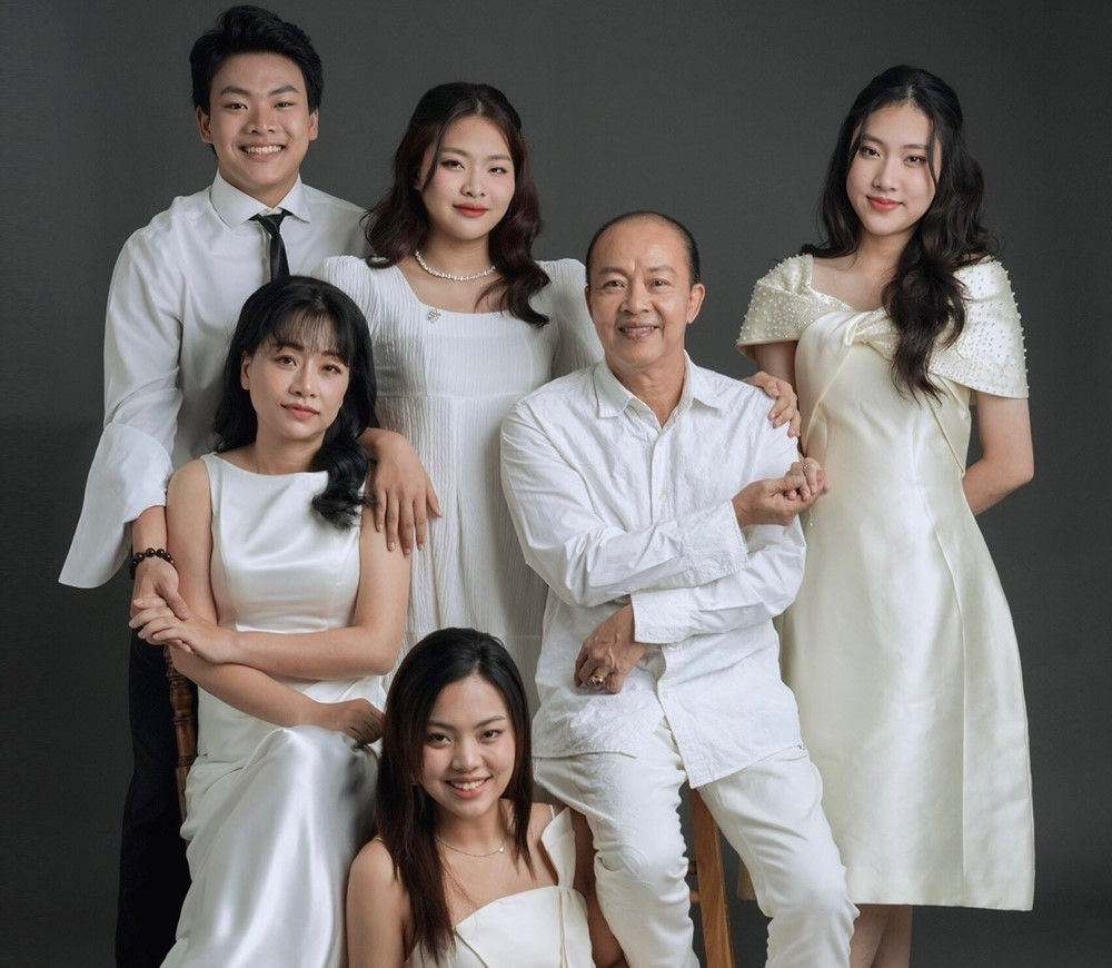 Ông bố U70 chào con gái mỗi sáng đạt gần 10 triệu view trên Tiktok hóa ra là một NSƯT đình đám, từng giữ chức Phó Hiệu trưởng - ảnh 5