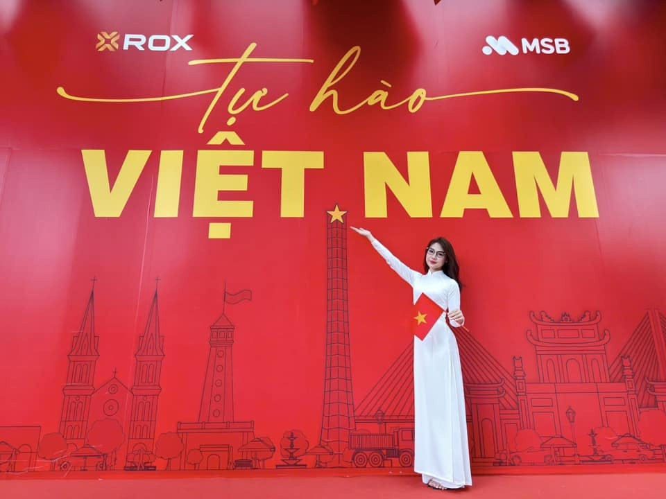 ROX Tower rực rỡ cờ hoa, lan tỏa tinh thần tự hào Việt Nam