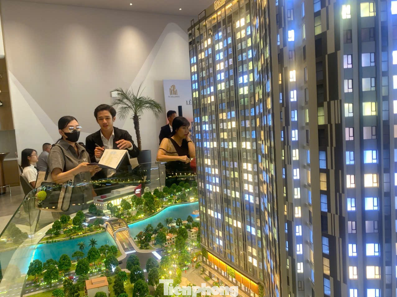 Hiện có tới 89% môi giới chưa có hoặc đã hết hạn chứng chỉ hành nghề, gần 52% chưa từng tham gia đào tạo chính quy. Ảnh minh hoạ. tp-1.jpg