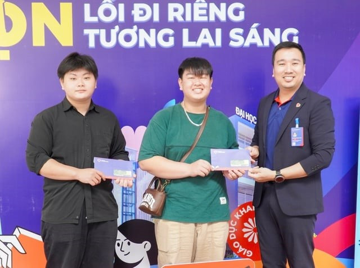 Một trường đại học tặng tiền cho 100% sinh viên nhân dịp Quốc khánh 2/9