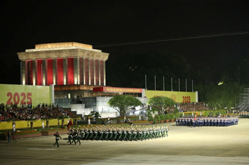Trang Thông tin Chính phủ phát khuyến cáo quan trọng tới toàn thể bà con nhân dân đi xem tổng duyệt diễu binh, diễu hành A80