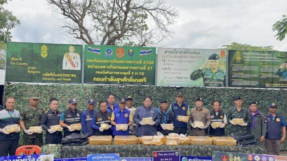 Phát hiện đường dây buôn lậu hơn 600.000 viên ma túy đá ở nghĩa trang, tóm gọn đối tượng trốn chạy trong rừng - ảnh 2