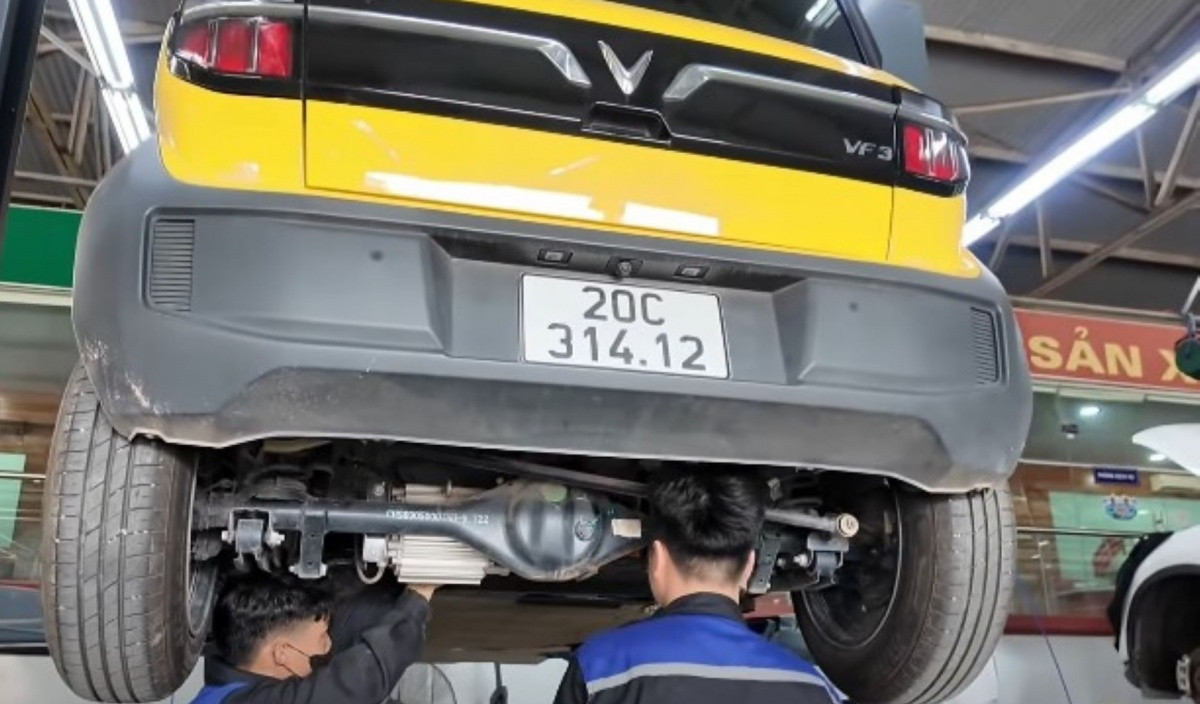 Mua VinFast VF 8 và bị gặp sự cố đèn, chủ xe tuyên bố thẳng về chế độ bảo hành của hãng, cách phục vụ của nhân viên