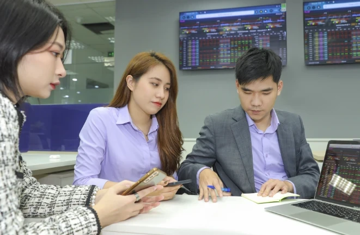 Chờ đợi gì sau những ngày chứng khoán biến động dữ dội?