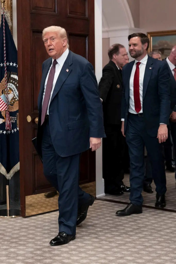Ông Trump ra cảnh báo nóng, yêu cầu bố trí tàu ngầm hạt nhân răn đe Nga