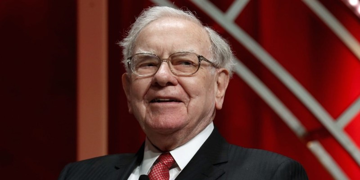 Tập đoàn của Warren Buffett bán ròng cổ phiếu 11 quý liên tiếp, lợi nhuận quý II giảm 4%