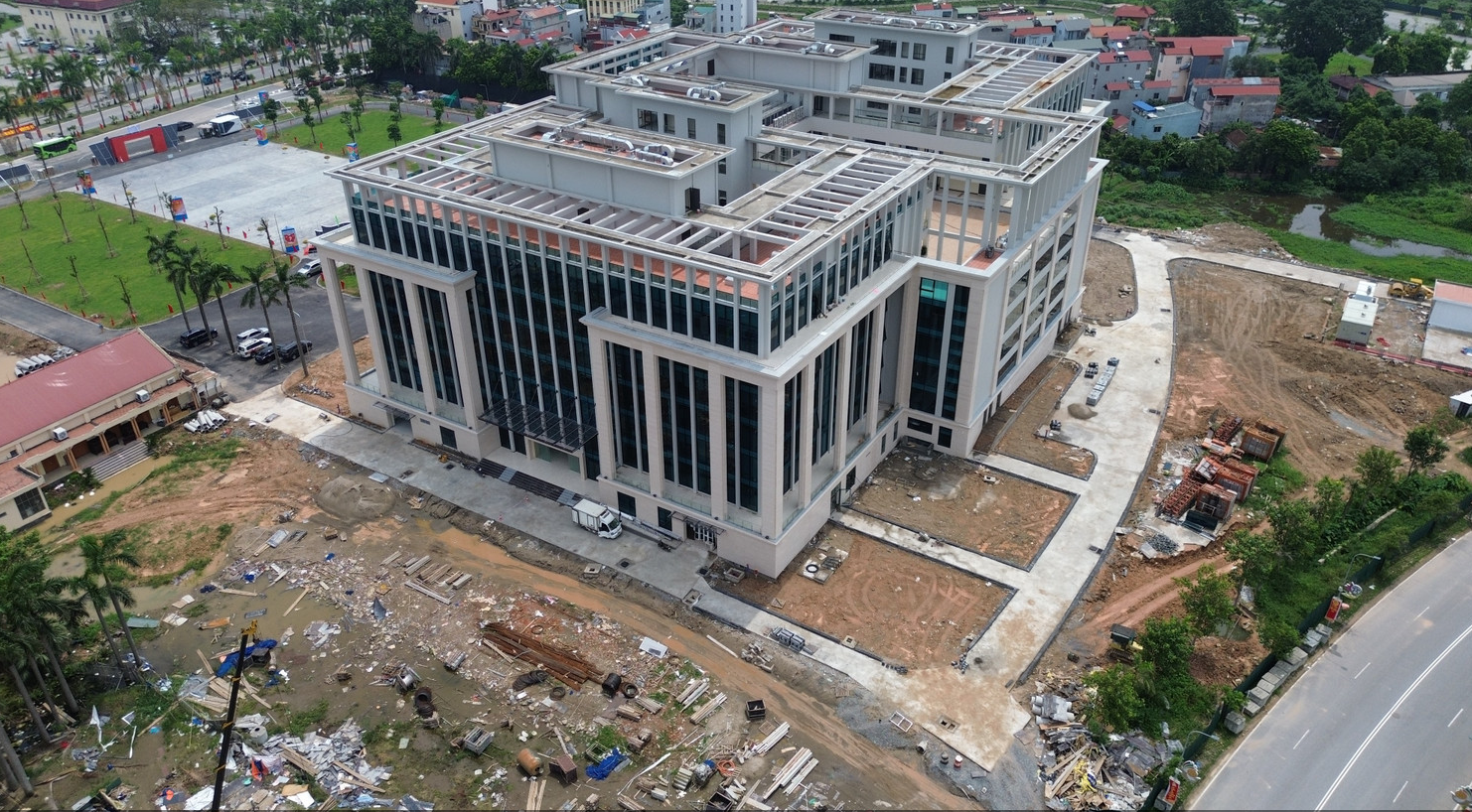 Một góc khác của Trung tâm hành chính huyện Đông Anh. Nguồn ảnh: Báo Tiền Phong Một góc khác của Trung tâm hành chính huyện Đông Anh. Nguồn ảnh: Báo Tiền Phong