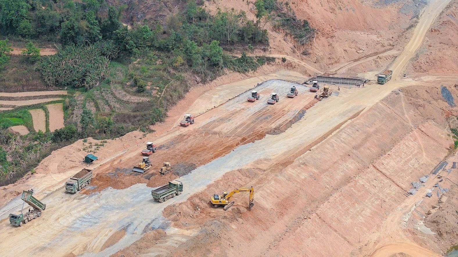 Cao tốc gần 60km do Tập đoàn Đèo Cả thực hiện gặp khó- Ảnh 2. Cao tốc gần 60km do Tập đoàn Đèo Cả thực hiện gặp khó- Ảnh 2.