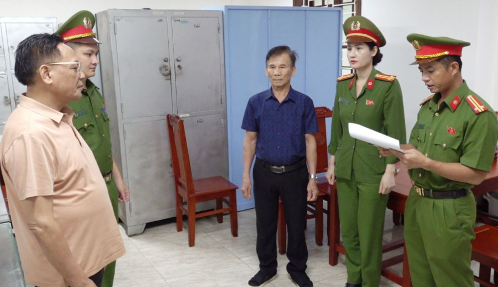 Bắt khẩn cấp Chủ tịch CLB bóng đá nổi tiếng - ảnh 1