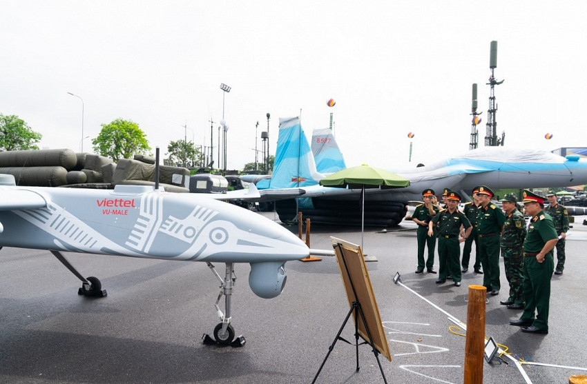 Sau khi quan sát tận nơi UAV của Viettel, lãnh đạo Bộ Quốc phòng khẳng định sản phẩm sẽ 'tạo sức hút lớn'