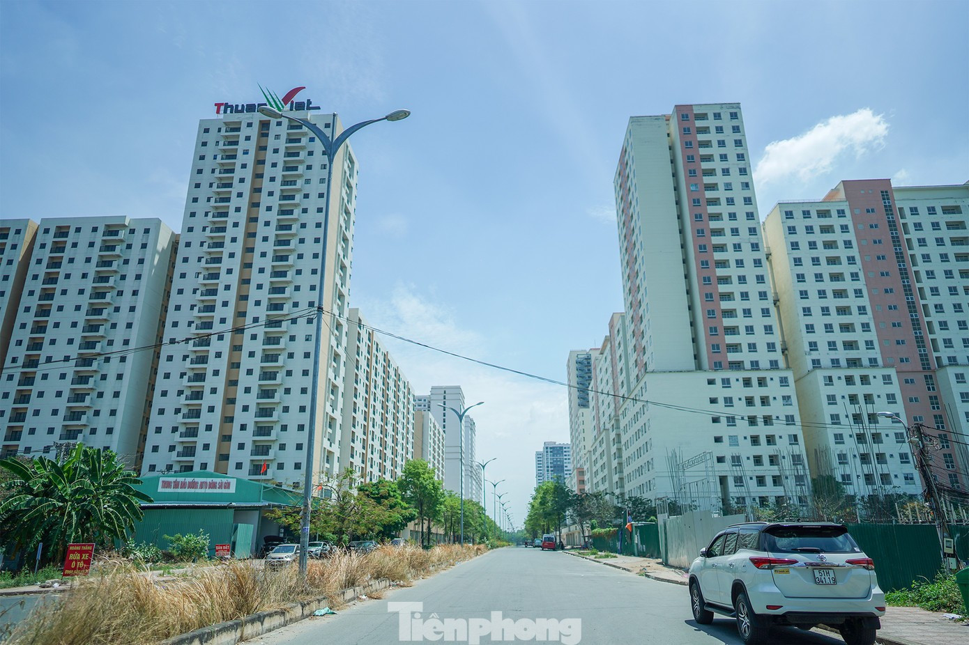 Chưa kể, khu tái định cư này bỏ hoang lâu ngày nên có dấu hiệu xuống cấp. Nếu chuyển sang nhà ở thương mại thì chủ đầu tư phải đóng thêm tiền sử dụng đất nên họ không mặn mà. 14.jpg