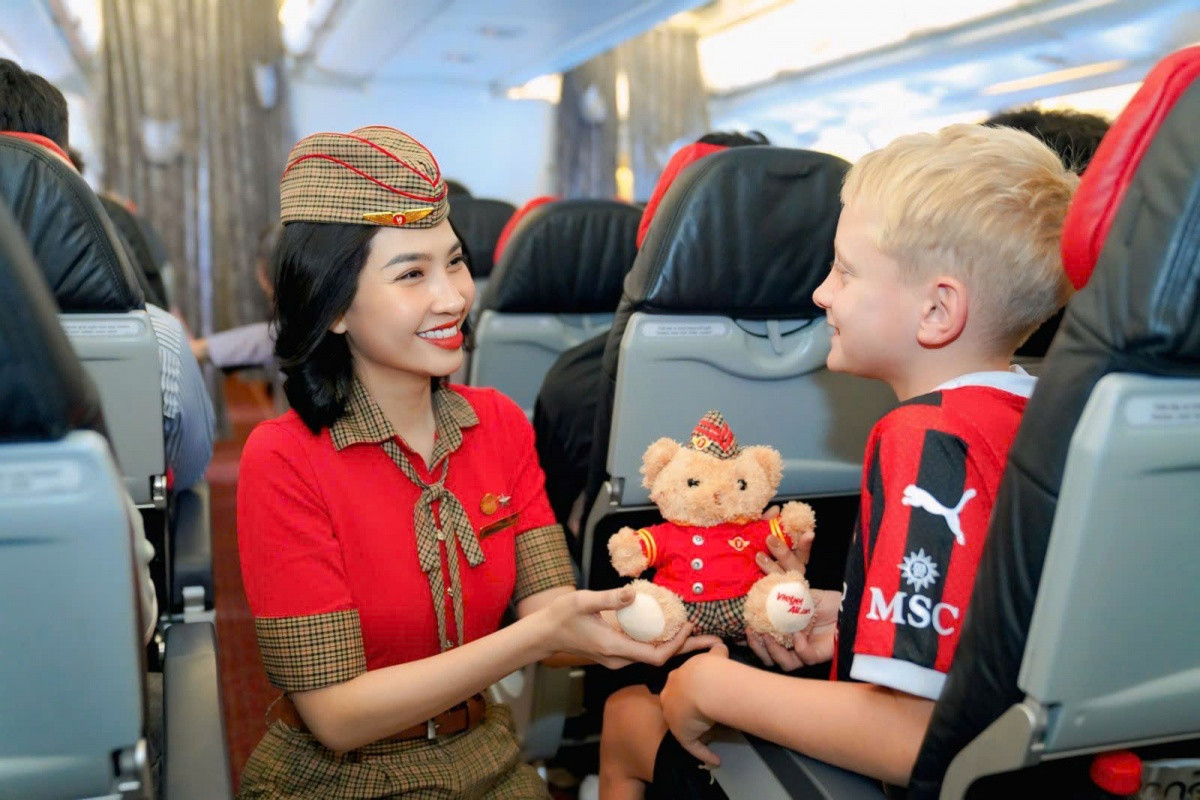 Vietjet (<a style='text-decoration: none;' href='/VJC'>VJC</a>) bứt phá mạnh mẽ trong 6 tháng đầu năm 2025