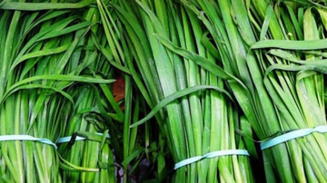 Loại lá tốt cho phái mạnh được bán bạt ngàn ngoài chợ giá chỉ 20.000 đồng/1kg, được đánh cao hơn hàu