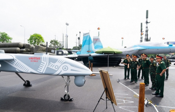 Sau khi quan sát tận nơi UAV của Viettel, lãnh đạo Bộ Quốc phòng khẳng định sản phẩm sẽ 'tạo sức hút lớn'