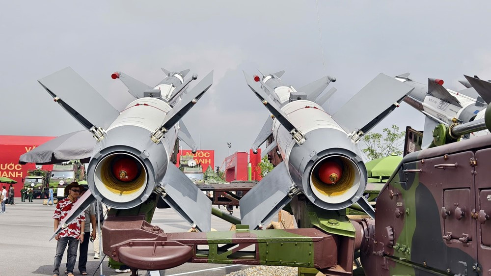 Việt Nam lần đầu ra mắt robot tuần tra, có khả năng thay thế con người suốt ngày đêm - ảnh 3