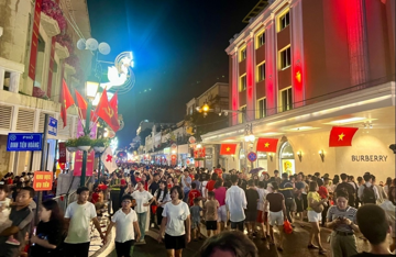 Bộ Tài chính: Người dân chưa nhận quà 100.000 đồng vẫn được chi trả muộn nhất đến 15/9