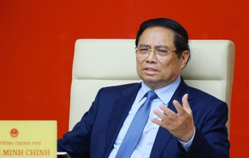 Thủ tướng: Khẩn trương hoàn thiện bộ tiêu chuẩn, quy chuẩn về đường sắt tốc độ cao 350km/h
