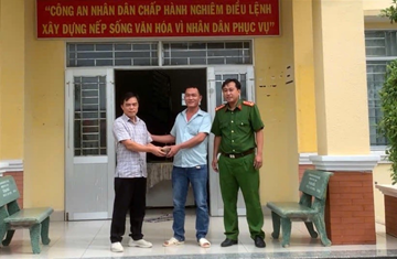 Nhận 248 triệu chuyển đến từ tài khoản VIB, anh Thiện lập tức báo công an xã