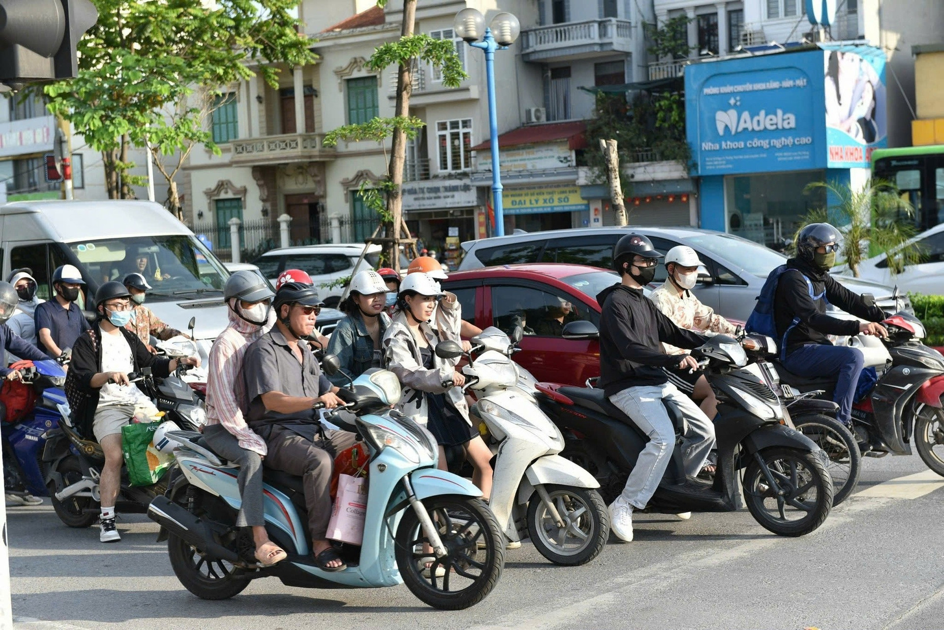 Một phường của Hà Nội thông báo khẩn trước tin thí điểm cấm xe xăng- Ảnh 1. Một phường của Hà Nội thông báo khẩn trước tin thí điểm cấm xe xăng- Ảnh 1.