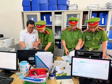 Khởi tố, cấm đi khỏi nơi cư trú một nguyên Chi cục trưởng Chi cục Thủy sản