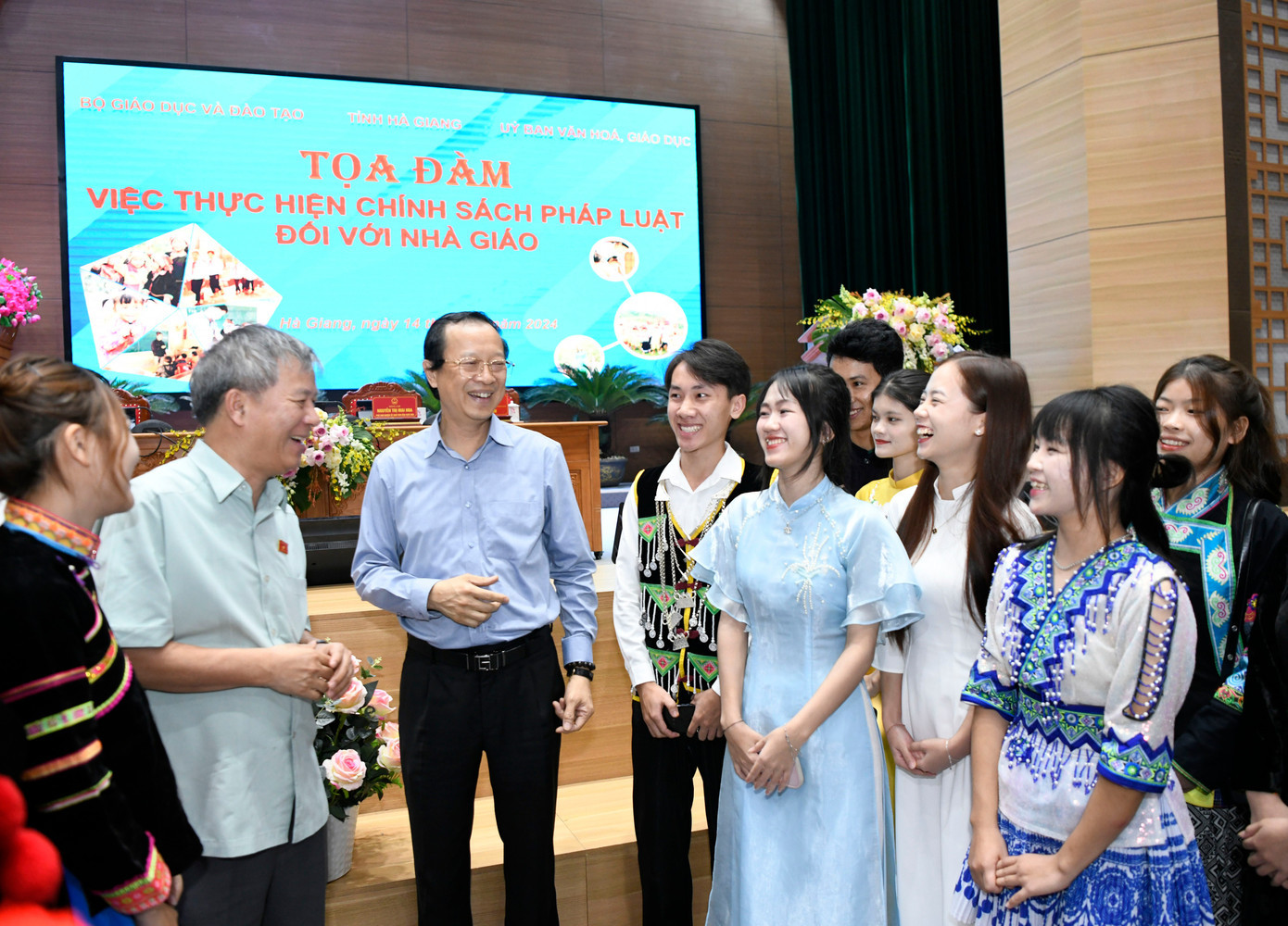 Công chức phụ trách ngành giáo dục không có chuyên môn sẽ khó khăn trong tham mưu, chỉ đạo các trường học (Ảnh minh họa) hny4928m.jpg