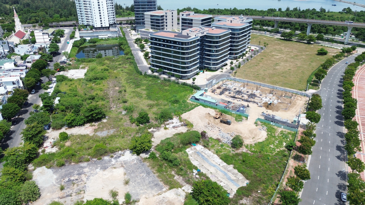 Theo kế hoạch dự kiến đến cuối năm 2025 sẽ hoàn thành đầu tư xây dựng khối tòa nhà 22 tầng tại Khu công viên phần mềm số 2 với diện tích sàn xây dựng hơn 27.000m2 để đáp ứng ngay nhu cầu hoạt động của Trung tâm tài chính quốc tế gắn với chức năng thu hút các quỹ đầu tư, quỹ kiều hối, thử nghiệm có kiểm soát một số mô hình mới như tài sản số, tiền số… dji-0104.jpg