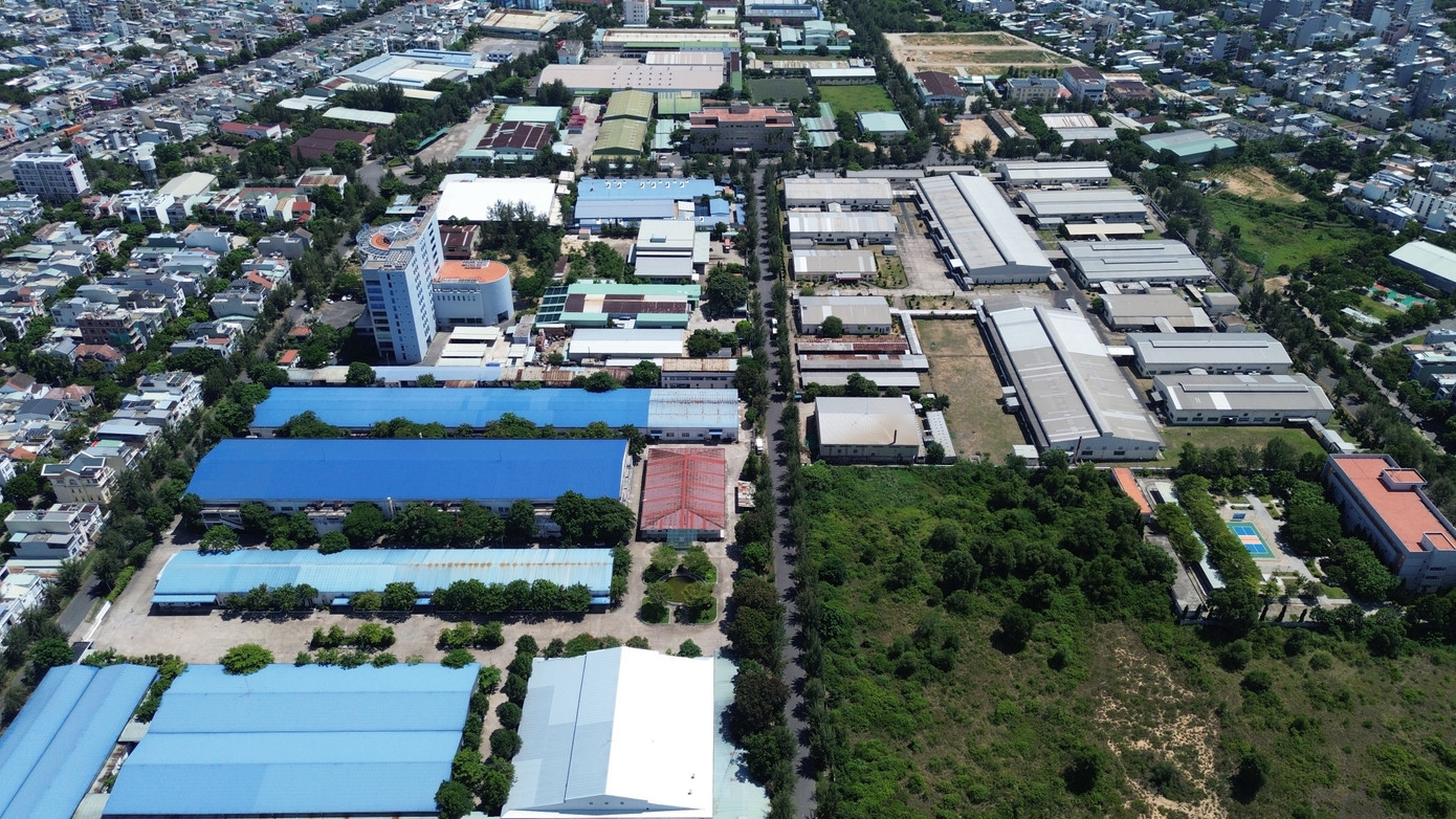 Khu công nghiệp An Đồn nằm bên trục đường Ngô Quyền ra cảng Tiên Sa. Giai đoạn 2027-2030 nơi đây sẽ được làm khu phố tài chính An Đồn có diện tích khoảng 62ha. dji-0078.jpg
