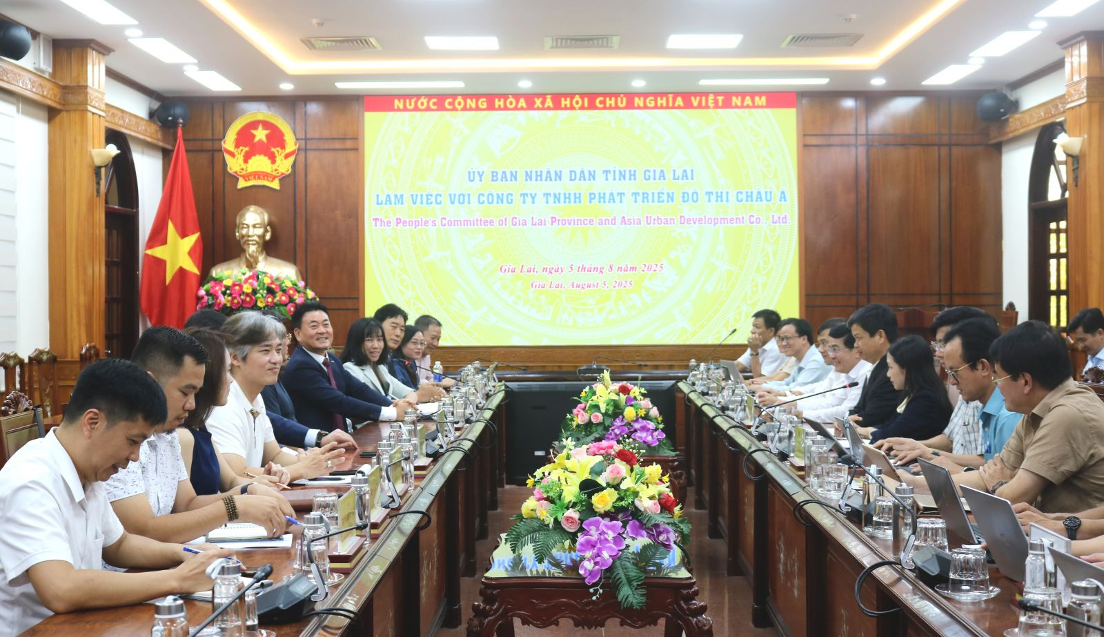Hình ảnh tại buổi làm việc. Nguồn ảnh: CTTĐT tỉnh Gia Lai Hình ảnh tại buổi làm việc. Nguồn ảnh: CTTĐT tỉnh Gia Lai