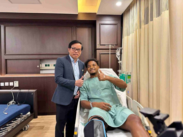Giáo sư từng mổ trực tiếp cho cầu thủ Xuân Son vừa trở thành Tổng Giám đốc hệ thống y tế tư nhân của ông Phạm Nhật Vượng